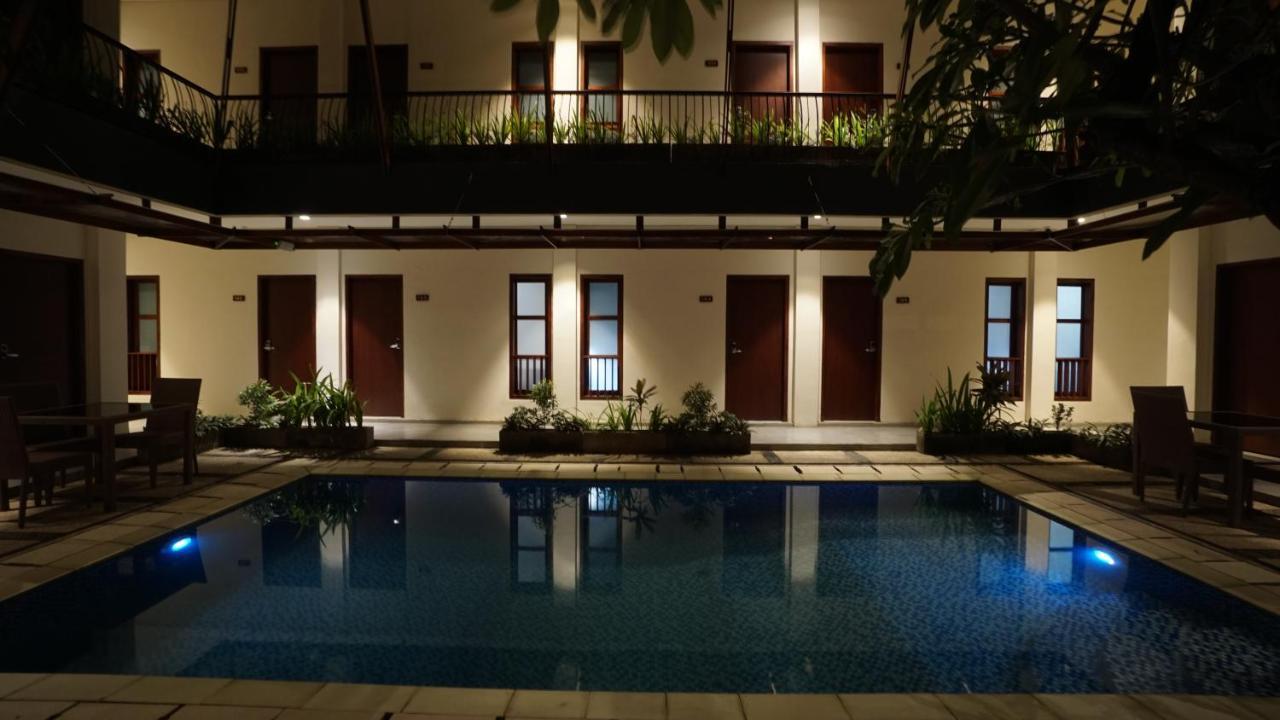 Hotel Reddoorz Near Legian Street Extérieur photo